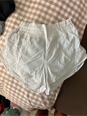 Lululemon shorts size 4 hotty hot